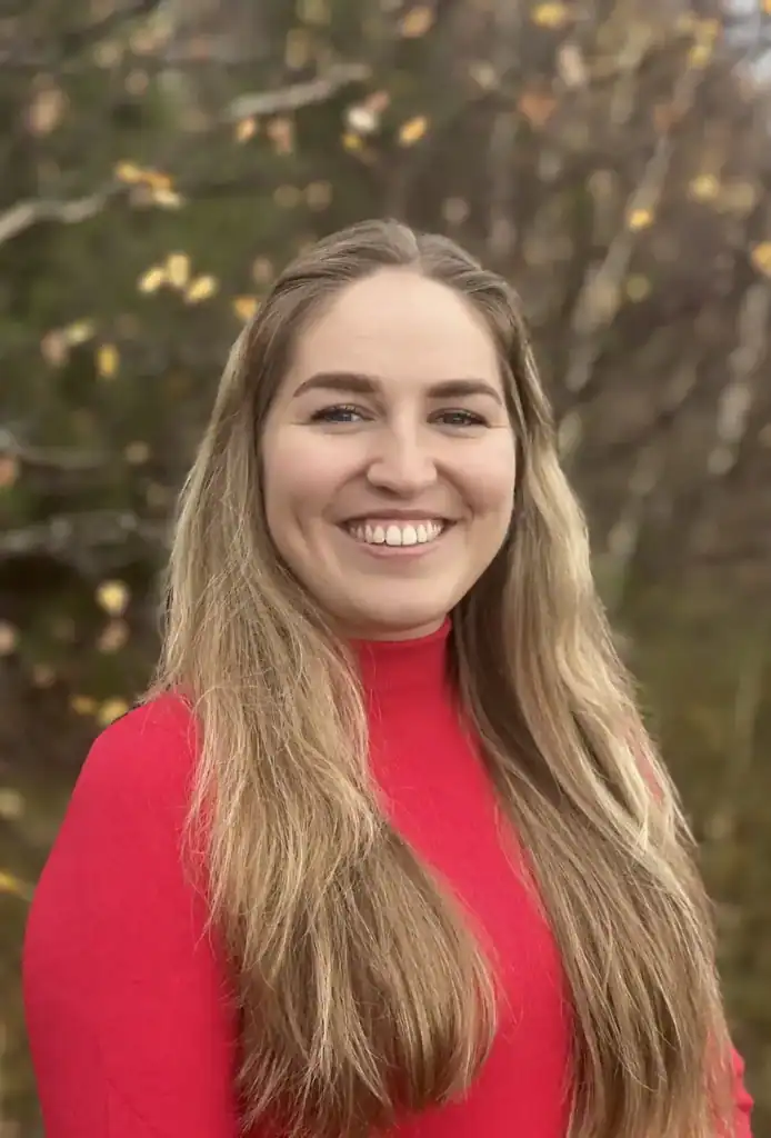 Kliiniline psühholoog ja nooremlektor Ann-Marii Vilk naeratamas